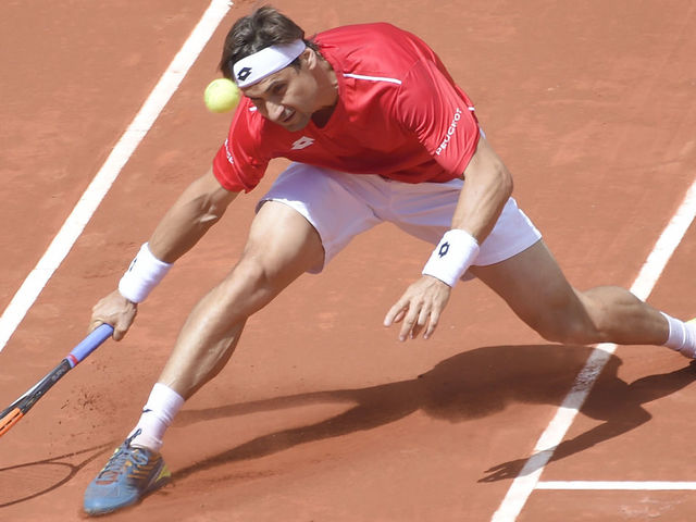 Spain's David Ferrer returns the ball during the Davis Cup quarter-final tennis match against Germany's Philipp Kohlschreiber at the bullring of Valencia, on April 8, 2018. / AFP PHOTO / JOSE JORDAN