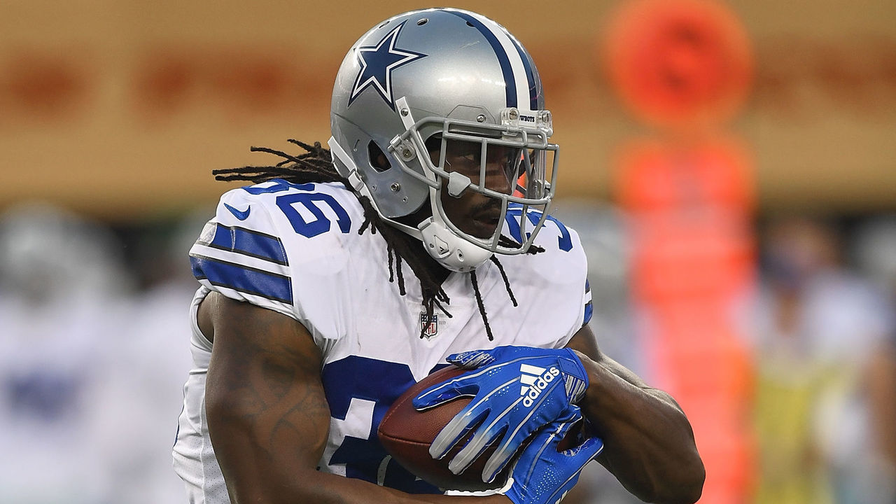 Ezekiel Elliott made sure Cowboys rookie Bo Scarbrough will