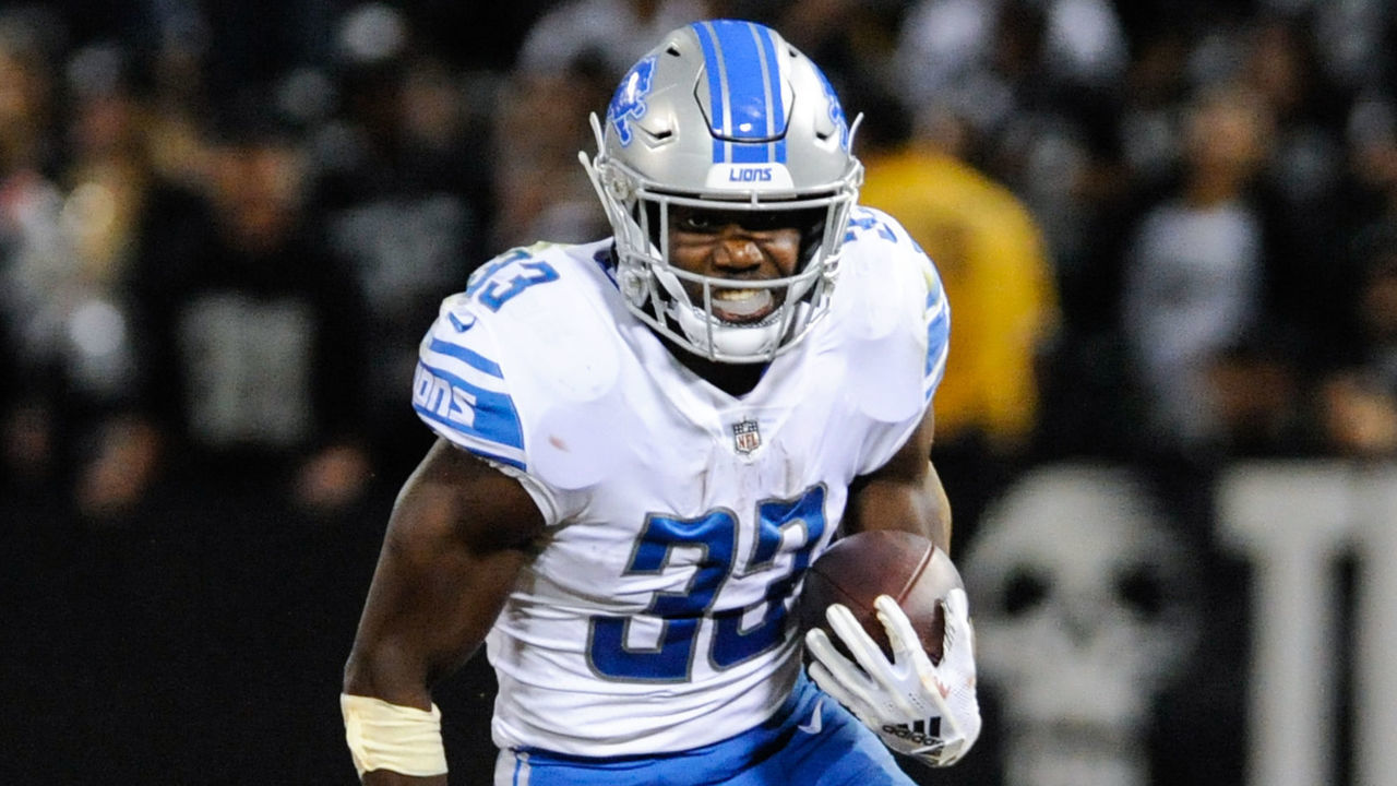 OAKLAND, CA - AUGUST 10: Detroit Lions running back Kerryon Johnson (33) runs with the ball up field during the preseason football game between the Oakland Raiders and the Detroit Lions on August 10,2018 at Oakland-Alameda County Coliseum in Oakland,CA