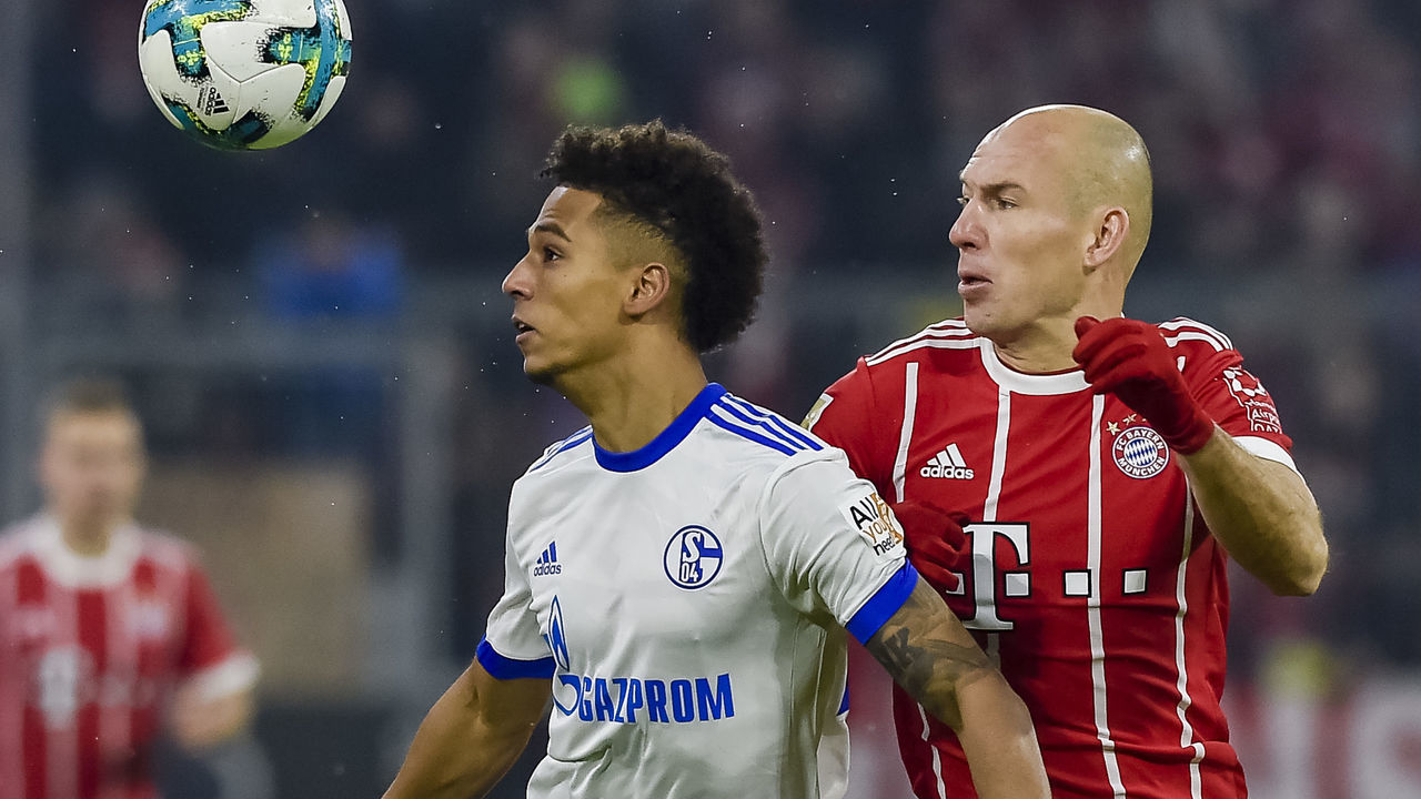 Schalke's German defender Thilo Kehrer (L) and Bayern Munich's Dutch midfielder Arjen Robben vie for the ball during the German first division Bundesliga football match FC Bayern Munich vs Schalke 04 in Munich, southern Germany on February 10, 2018. / AFP PHOTO / Guenter SCHIFFMANN / RESTRICTIONS: DURING MATCH TIME: DFL RULES TO LIMIT THE ONLINE USAGE TO 15 PICTURES PER MATCH AND FORBID IMAGE SEQUENCES TO SIMULATE VIDEO. == RESTRICTED TO EDITORIAL USE == FOR FURTHER QUERIES PLEASE CONTACT DFL DIRECTLY AT + 49 69 650050