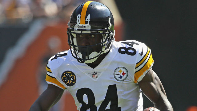 CHICAGO, IL - SEPTEMBER 24: Antonio Brown #84 of the Pittsburgh Steelers runs after a catch against the Chicago Bears at Soldier Field on September 24, 2017 in Chicago, Illinois. The Bears defeated the Steelers 23-17 in overtime.