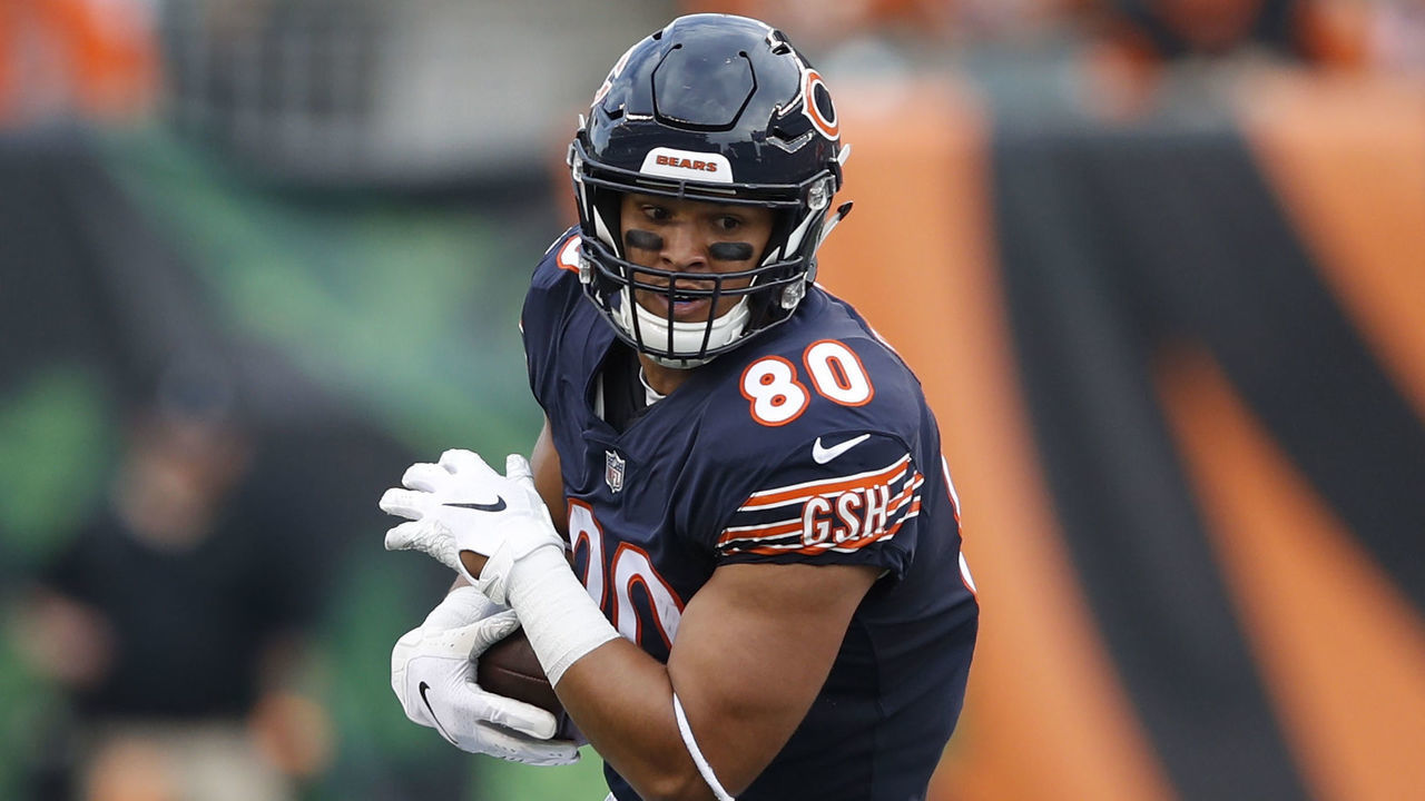 CINCINNATI, OH - AUGUST 09: Trey Burton #80 of the Chicago Bears looks to run after a reception during a preseason game against the Cincinnati Bengals at Paul Brown Stadium on August 9, 2018 in Cincinnati, Ohio.