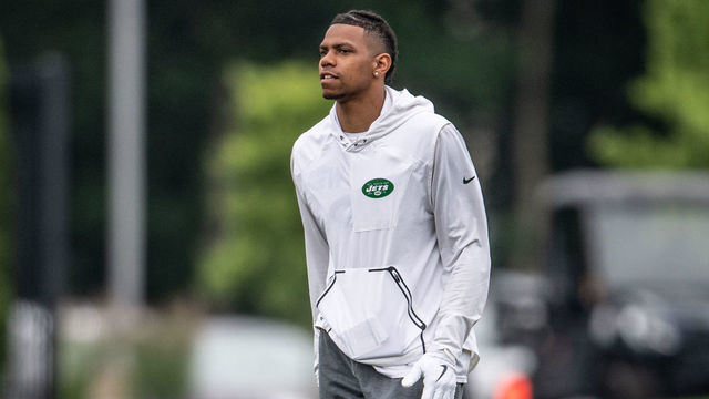 FLORHAM PARK, NJ - JUNE 13: Wide receiver Terrelle Pryor #1 of the New York Jets watches mandatory mini camp on June 13, 2018 at The Atlantic Health Jets Training Center in Florham Park, New Jersey.