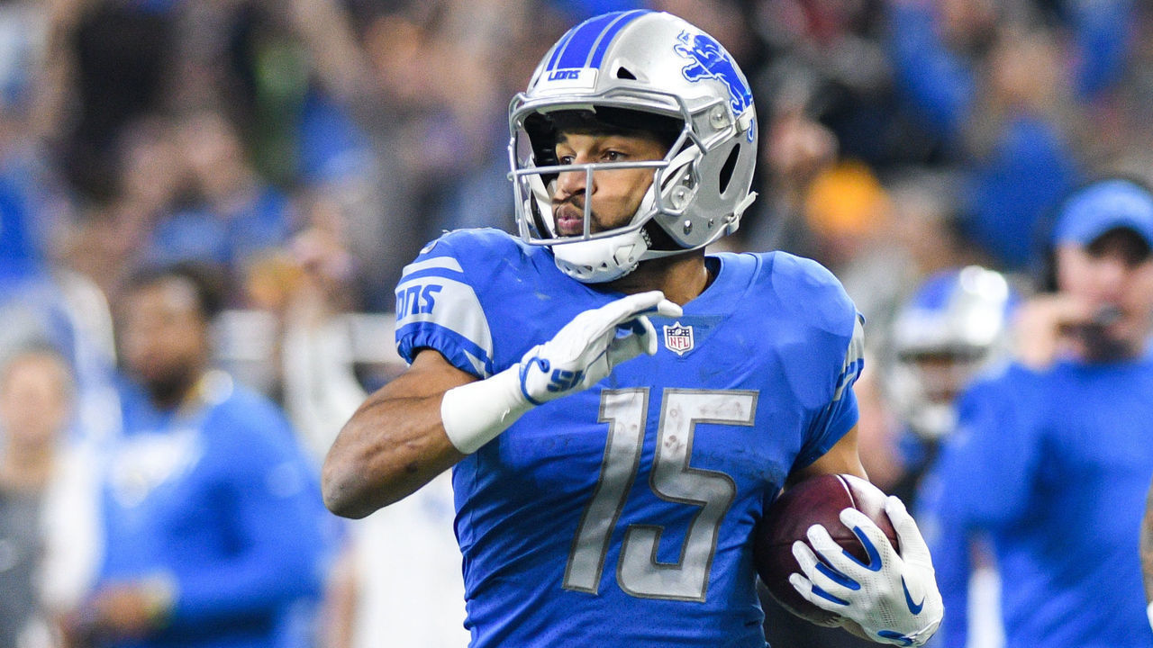 DETROIT, MI - DECEMBER 31: Detroit Lions wide receiver Golden Tate (15) races toward the end zone for a touchdown during a NFL football game between Detroit and Green Bay on December 31, 2017, at Ford Field in Detroit, MI.