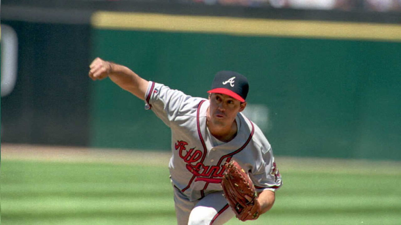SAN FRANCISCO, UNITED STATES: Atlanta Braves pitcher Greg Maddux tied his career high of eight straight consecutive wins by beating the San Francisco Giants 5-1, 29 July in San Fransisco, CA. Maddux pitched a complete game allowing just four hits and one run. AFP PHOTO