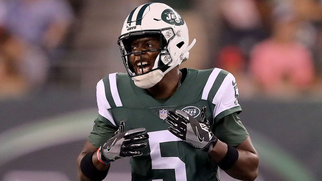 EAST RUTHERFORD, NJ - AUGUST 10: Teddy Bridgewater #5 of the New York Jets calls out the play in the first half against the Atlanta Falcons during a preseason game at MetLife Stadium on August 10, 2018 in East Rutherford, New Jersey.