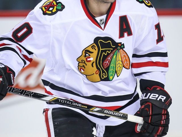 Report: Blackhawks' Sharp addresses locker room rumors, may hire lawyer