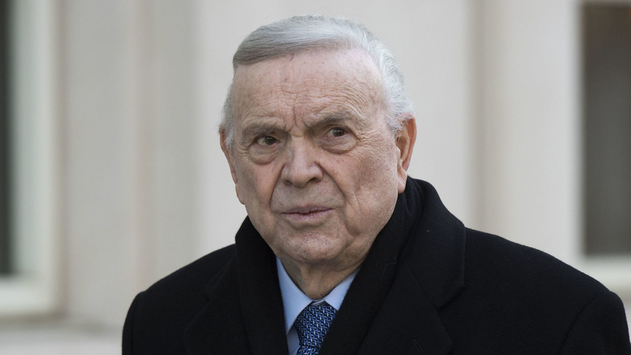 José Maria Marin of Brazil, one of three defendants in the FIFA scandal, arrives at the Federal Courthouse in Brooklyn on November 15, 2017 in New York. A former Argentine football official has reportedly committed suicide after he was accused of bribe-taking in testimony to a trial of top former FIFA figures in New York. Jorge Delhon threw himself under a train in a Buenos Aires suburb on November 14, 2017, Argentine newspapers Clarin and La Nacion reported on their websites. / AFP PHOTO / Don EMMERT