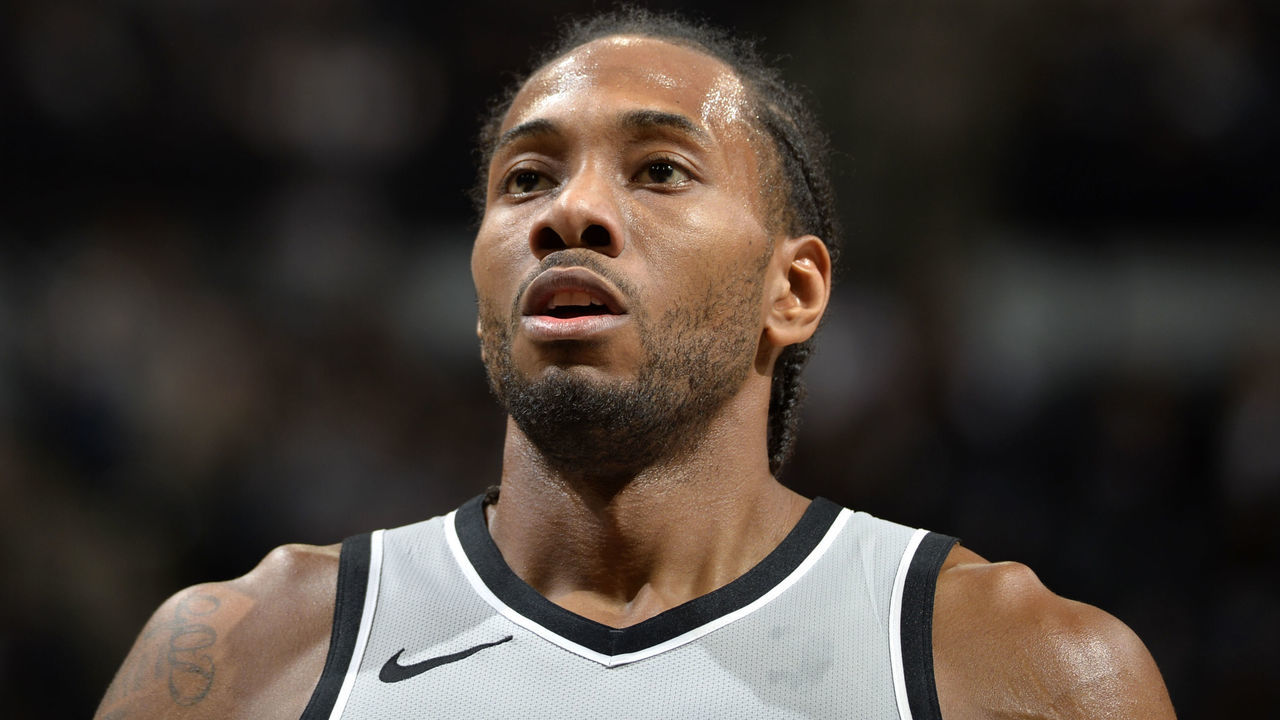 SAN ANTONIO, TX - JANUARY 13: Kawhi Leonard #2 of the San Antonio Spurs looks on during the game against the Denver Nuggets on January 13, 2018 at the AT&T Center in San Antonio, Texas. Mandatory Copyright Notice: Copyright 2018 NBAE (Photos by Mark Sobhani/NBAE via Getty Images)