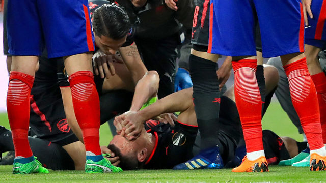 Arsenal's Laurent Koscielny receives medical attention during the UEFA Europa League, Semi Final, Second Leg at Wanda Metropolitano, Madrid.
