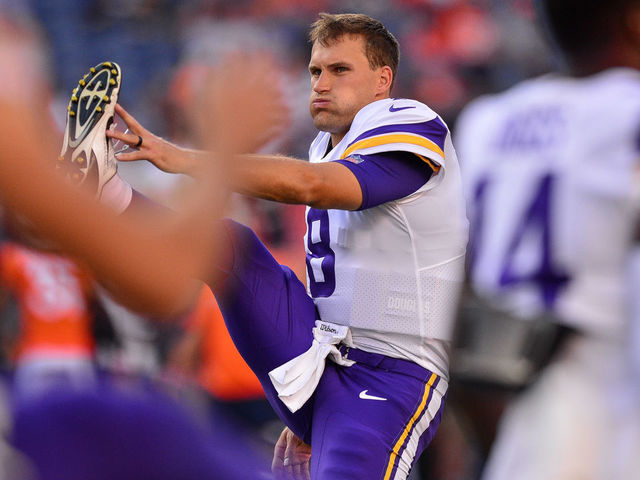 Minnesota Vikings quarterback Kirk Cousins warms up prior to the