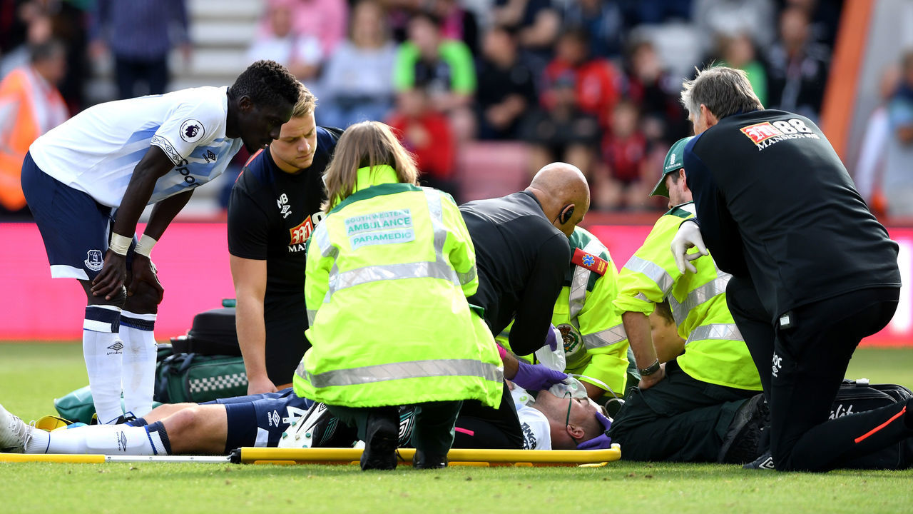 BOURNEMOUTH, ENGLAND - AUGUST 25: Michael Keane of Everton receives medical treatment during the Premier League match between AFC Bournemouth and Everton FC at Vitality Stadium on August 25, 2018 in Bournemouth, United Kingdom.