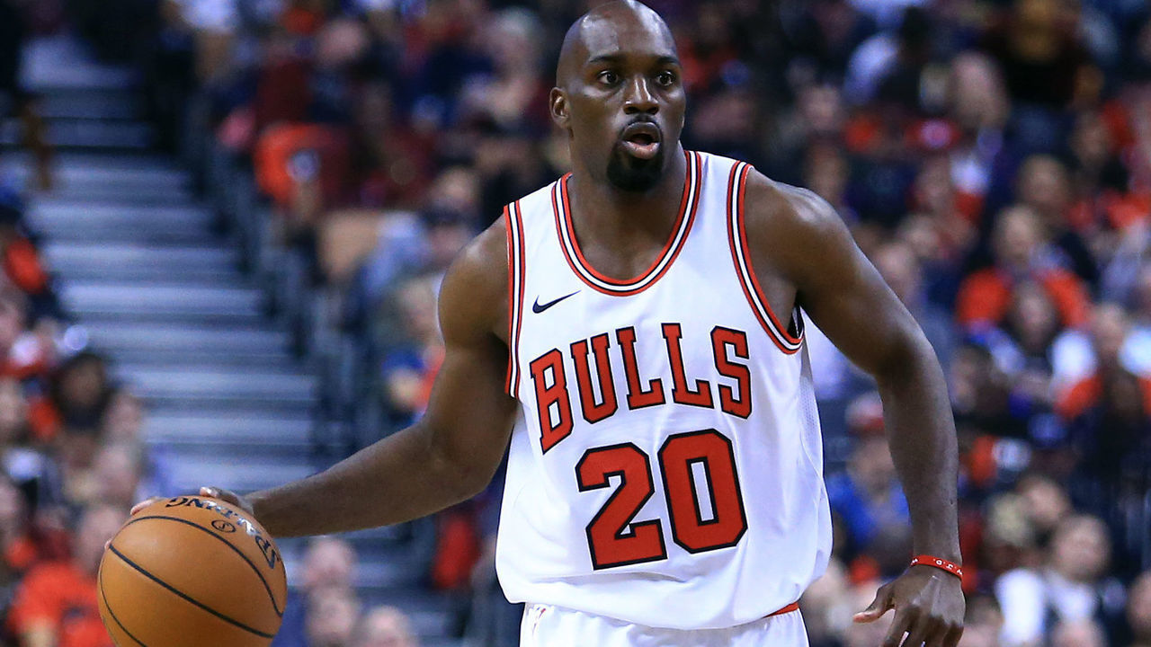 TORONTO, ON - OCTOBER 19: Quincy Pondexter #20 of the Chicago Bulls dribbles the ball during to the first half of an NBA game against the Toronto Raptors at Air Canada Centre on October 19, 2017 in Toronto, Canada.