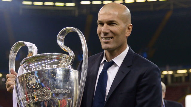 Real Madrid's French coach Zinedine Zidane lifts the trophy after Real Madrid won the UEFA Champions League final football match between Juventus and Real Madrid at The Principality Stadium in Cardiff, south Wales, on June 3, 2017. / AFP PHOTO / Filippo MONTEFORTE