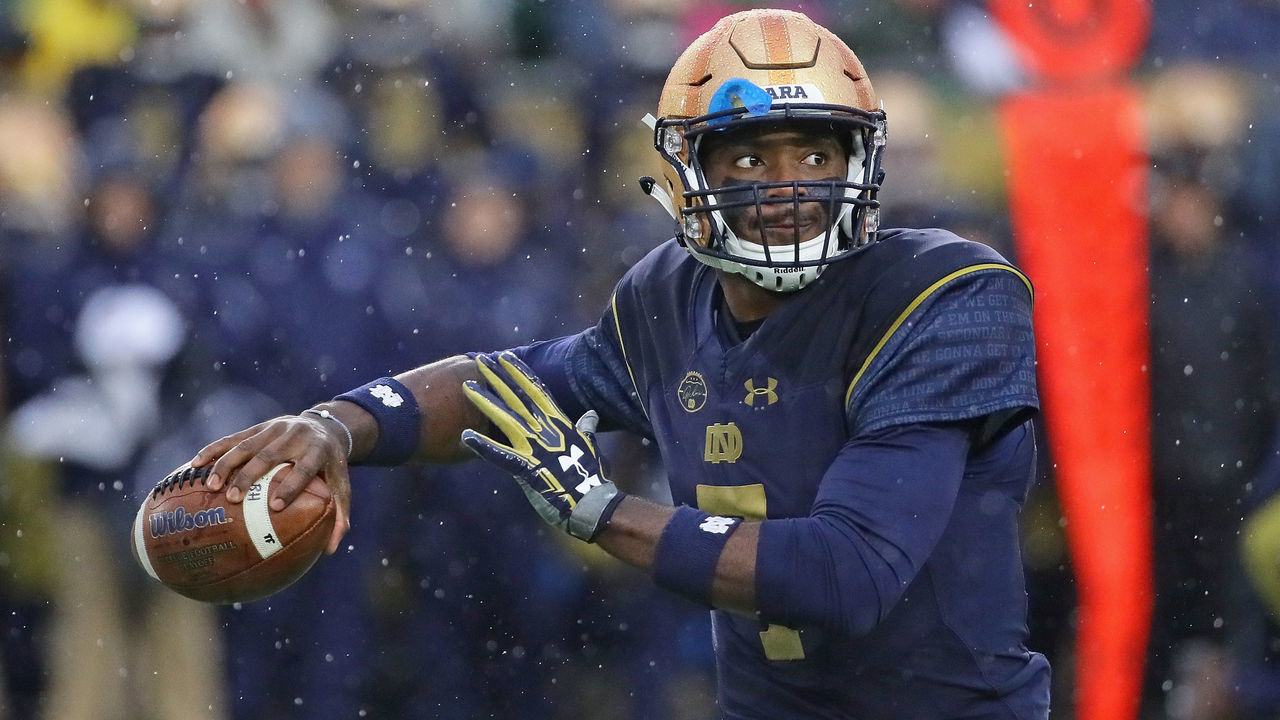 SOUTH BEND, IN - NOVEMBER 18: Brandon Wimbush #7 of the Notre Dame Fighting Irish passes against the Navy Midshipmen at Notre Dame Stadium on November 18, 2017 in South Bend, Indiana.