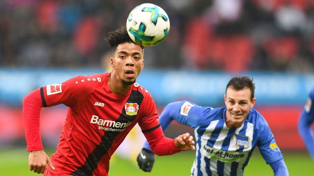 Berlin's Czech midfielder Vladimir Darida (R) and Leverkusen's German defender Benjamin Henrichs vie for the ball during the German first division Bundesliga football match Bayer 04 Leverkusen vs Hertha BSC Berlin, in Leverkusen, western Germany, on February 10, 2018. / AFP PHOTO / Patrik STOLLARZ / RESTRICTIONS: DURING MATCH TIME: DFL RULES TO LIMIT THE ONLINE USAGE TO 15 PICTURES PER MATCH AND FORBID IMAGE SEQUENCES TO SIMULATE VIDEO. == RESTRICTED TO EDITORIAL USE == FOR FURTHER QUERIES PLEASE CONTACT DFL DIRECTLY AT + 49 69 650050