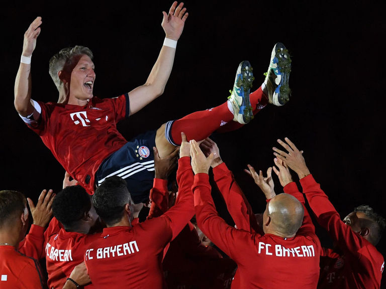 Emotional Schweinsteiger bids farewell to Bayern Munich | theScore.com