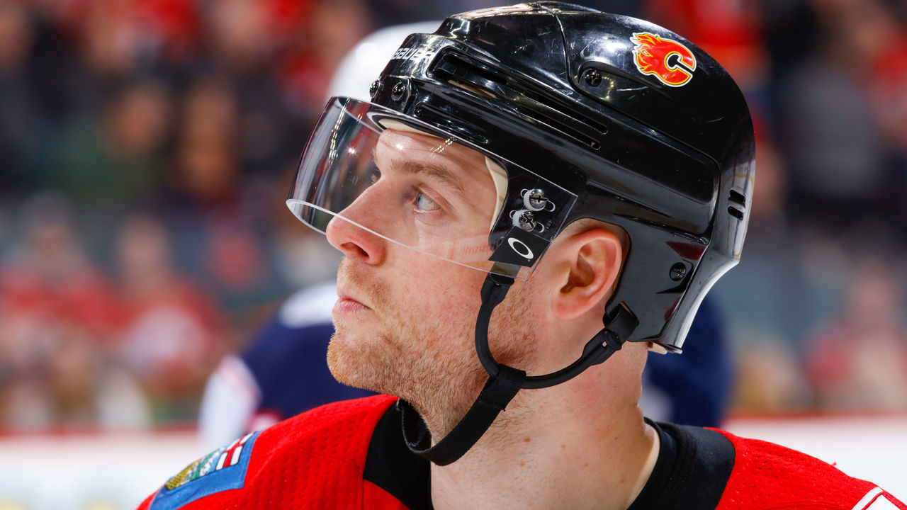 CALGARY, AB - MARCH 29: Matt Stajan #18 of the Calgary Flames in an NHL game on March 29, 2018 at the Scotiabank Saddledome in Calgary, Alberta, Canada.
