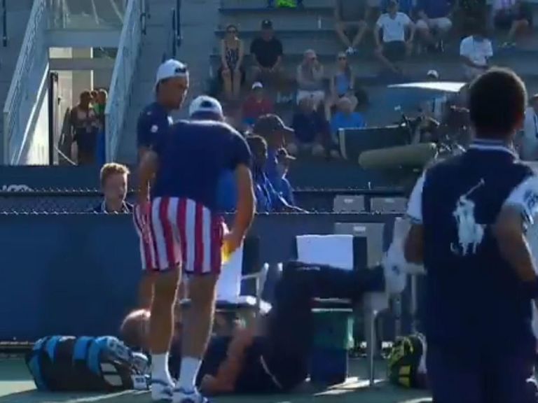 Watch US Open umpire falls off chair