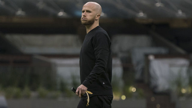 MEXICO CITY, MEXICO - APRIL 10: Michael Bradley of Toronto FC warms up prior the semifinal second leg match between America and Toronto at Azteca Stadium on April 10, 2018 in Mexico City, Mexico.