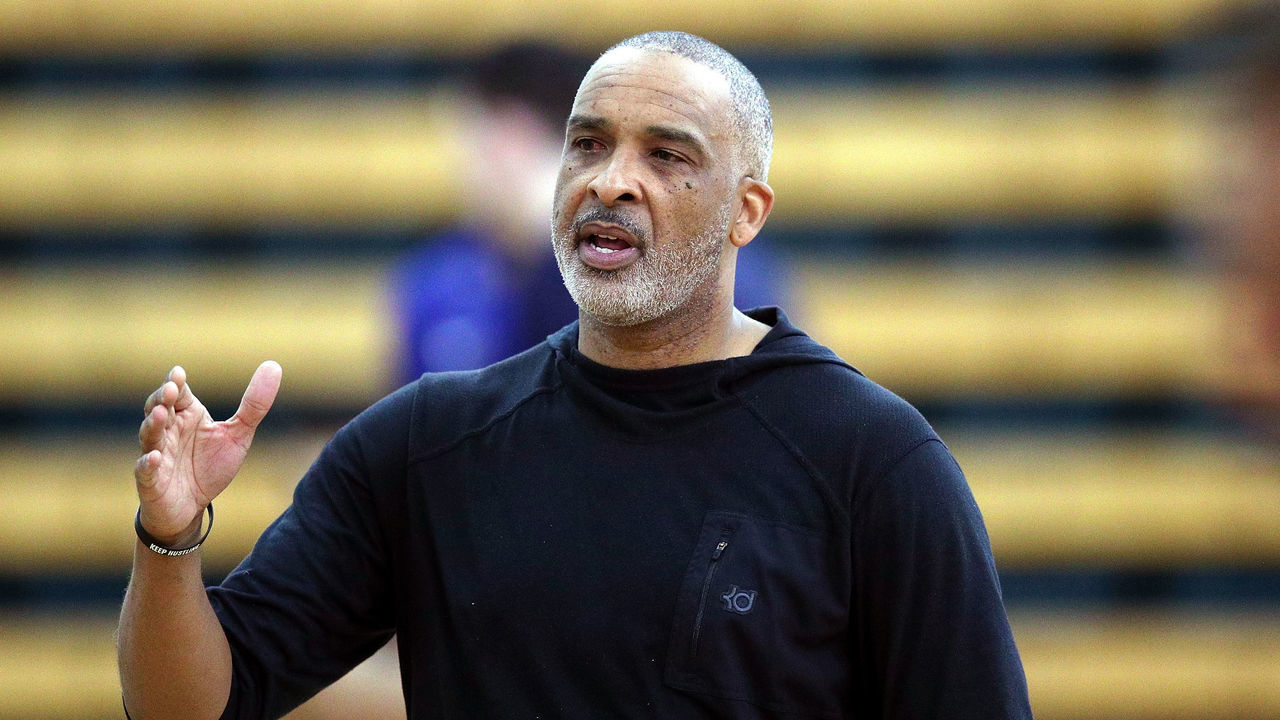 MELBOURNE, AUSTRALIA - AUGUST 08: Phil Handy gives instructions during a training session with Melbourne United at Melbourne Sports & Aquatic Centre on August 8, 2018 in Melbourne, Australia.
