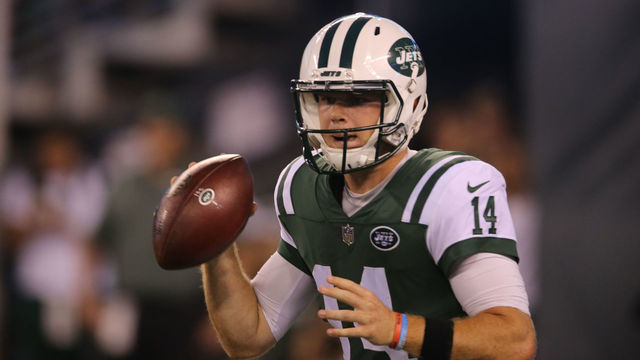 EAST RUTHERFORD, NJ - AUGUST 24: Quarterback Sam Darnold #14 of the New York Jets in action against the New York Giants on August 24, 2018, at MetLife Stadium in East Rutherford, NJ.