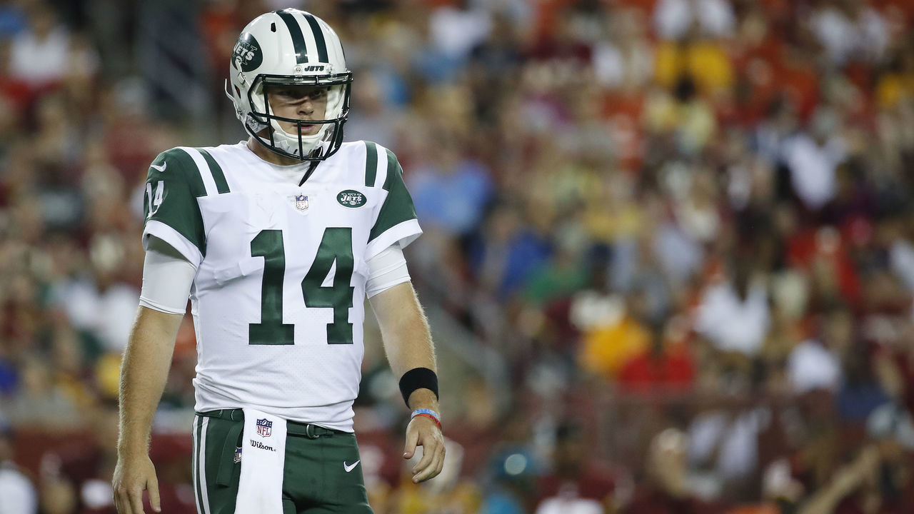 LANDOVER, MD - AUGUST 16: Quarterback Sam Darnold #14 of the New York Jets in action against the Washington Redskins in the first half of a preseason game at FedExField on August 16, 2018 in Landover, Maryland.