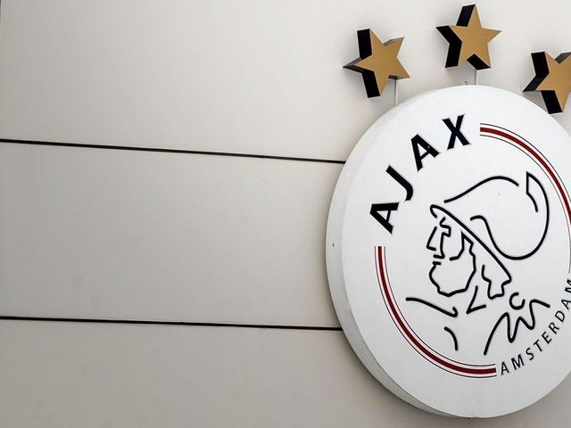 Ranking The 20 Best Club Badges In World Football Thescore Com