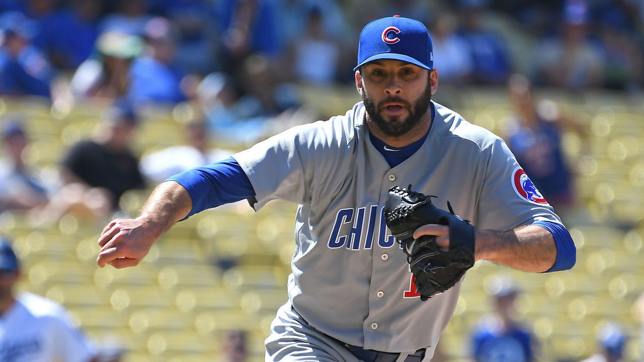 LOS ANGELES, CA - JUNE 28: Brandon Morrow #15 of the Chicago Cubs pitches in the ninth inning of the game against the Los Angeles Dodgers at Dodger Stadium on June 28, 2018 in Los Angeles, California.