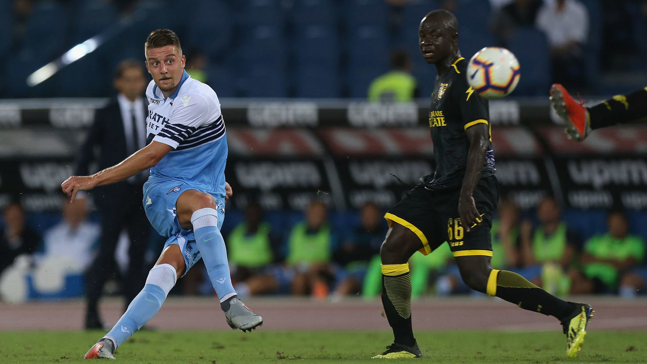 ROME, ITALY - SEPTEMBER 02: Sergej Milinkovic of SS Lazio kicks the ball during the serie A match between SS Lazio and Frosinone Calcio at Stadio Olimpico on September 2, 2018 in Rome, Italy.