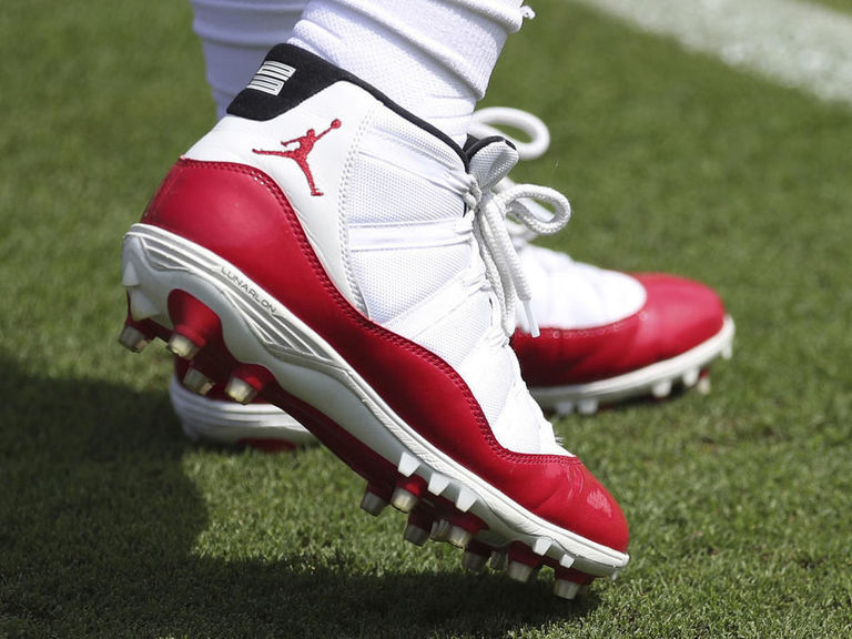 jordan 11 cleats on feet
