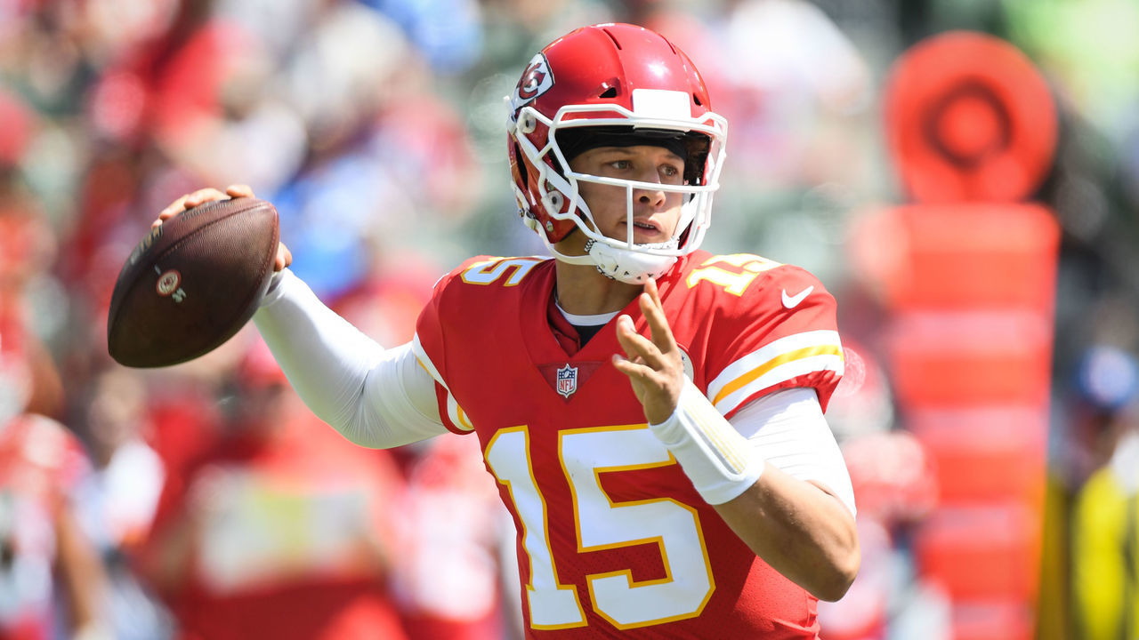 CARSON, CA - SEPTEMBER 09: Quarterback Patrick Mahomes #15 of the Kansas City Chiefs throws in the first quarter against the Los Angeles Chargers at StubHub Center on September 9, 2018 in Carson, California.