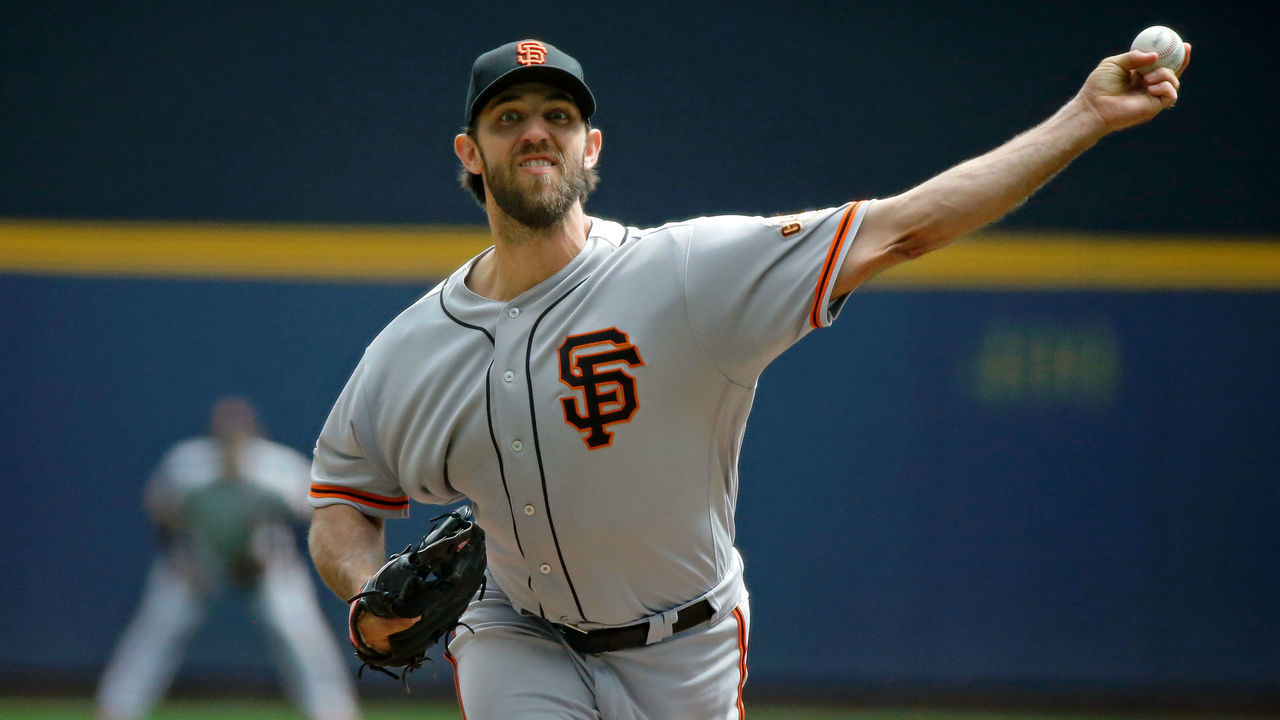 MILWAUKEE, WI - SEPTEMBER 09: Madison Bumgarner #40 of the San Francisco Giants pitches against the Milwaukee Brewers during the first inning at Miller Park on September 9, 2018 in Milwaukee, Wisconsin.