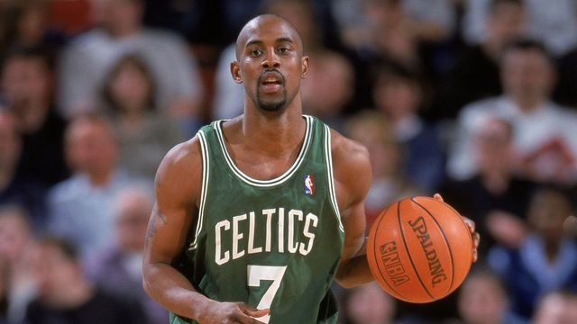 19 Feb 2000: Kenny Anderson #7 of the Boston Celtics moves with the ball during the game against the Seattle SuperSoncis at the Key Arena in Seattle, Washington. The Sonics defeated the Celtics 94-91..