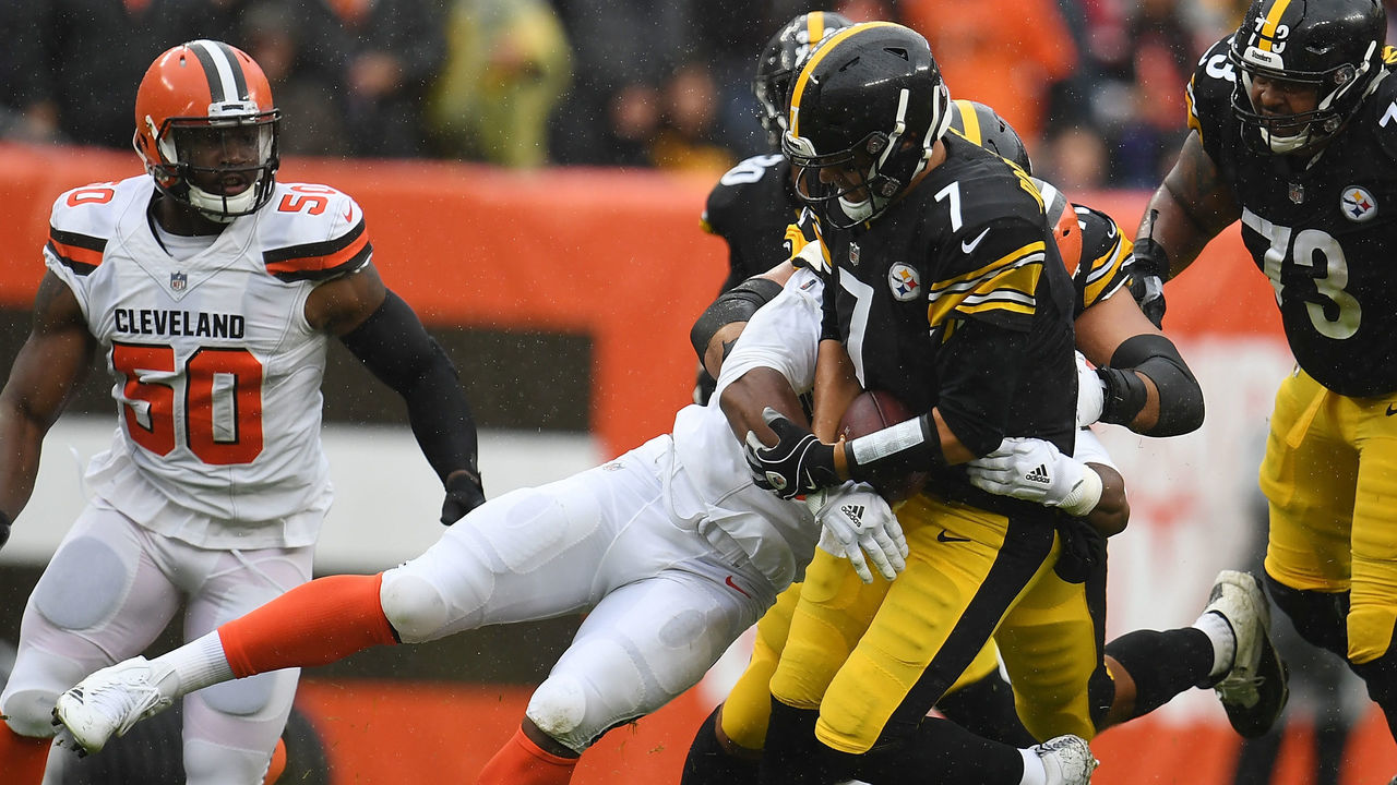 CLEVELAND, OH - SEPTEMBER 09: Myles Garrett #95 of the Cleveland Browns sacks Ben Roethlisberger #7 of the Pittsburgh Steelers during the second quarter at FirstEnergy Stadium on September 9, 2018 in Cleveland, Ohio.