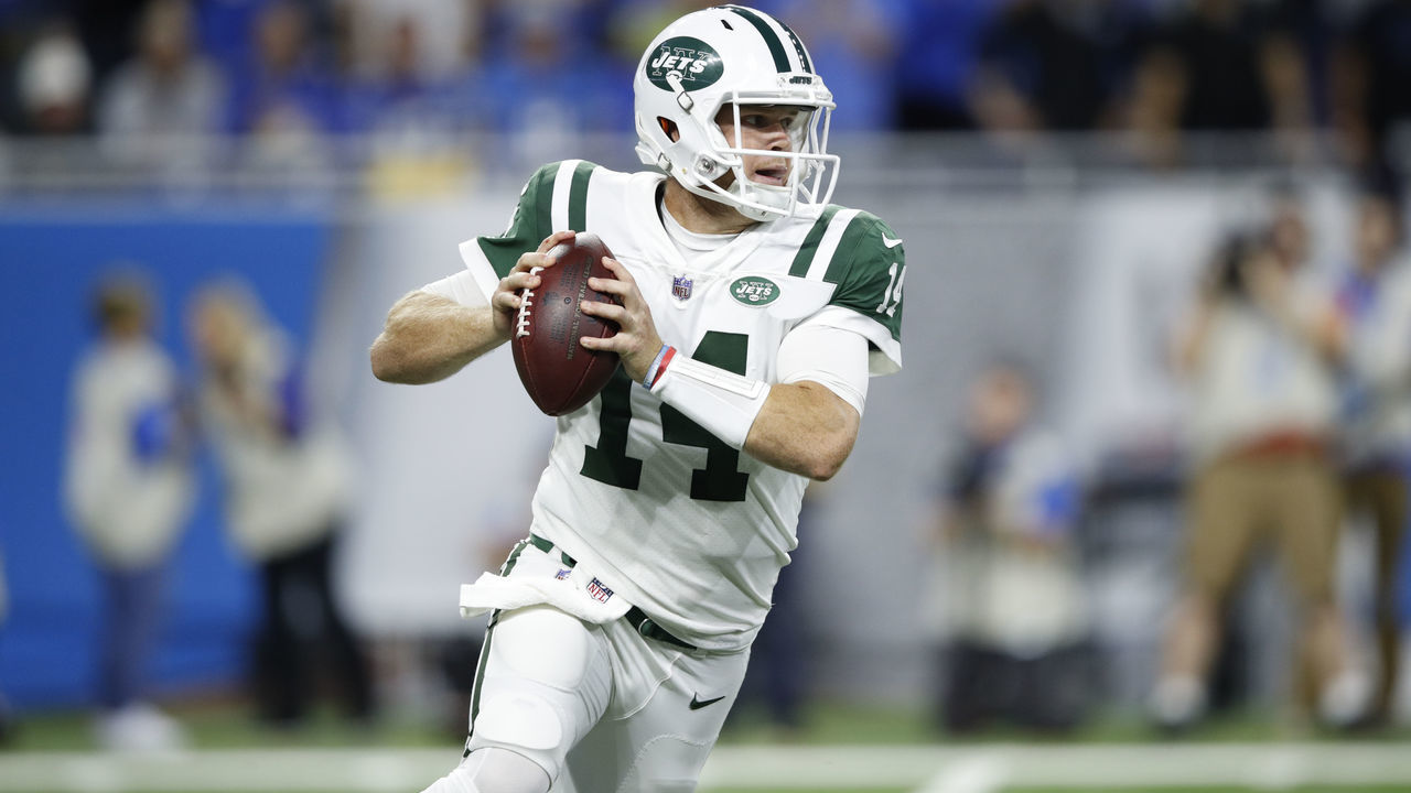 DETROIT, MI - SEPTEMBER 10: Sam Darnold #14 of the New York Jets drops back to pass in the first quarter against the Detroit Lions at Ford Field on September 10, 2018 in Detroit, Michigan.