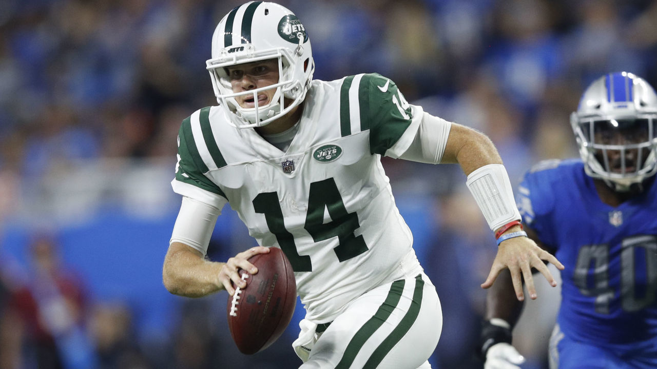 DETROIT, MI - SEPTEMBER 10: Sam Darnold #14 of the New York Jets drops back to pass in the second quarter against the Detroit Lions at Ford Field on September 10, 2018 in Detroit, Michigan.
