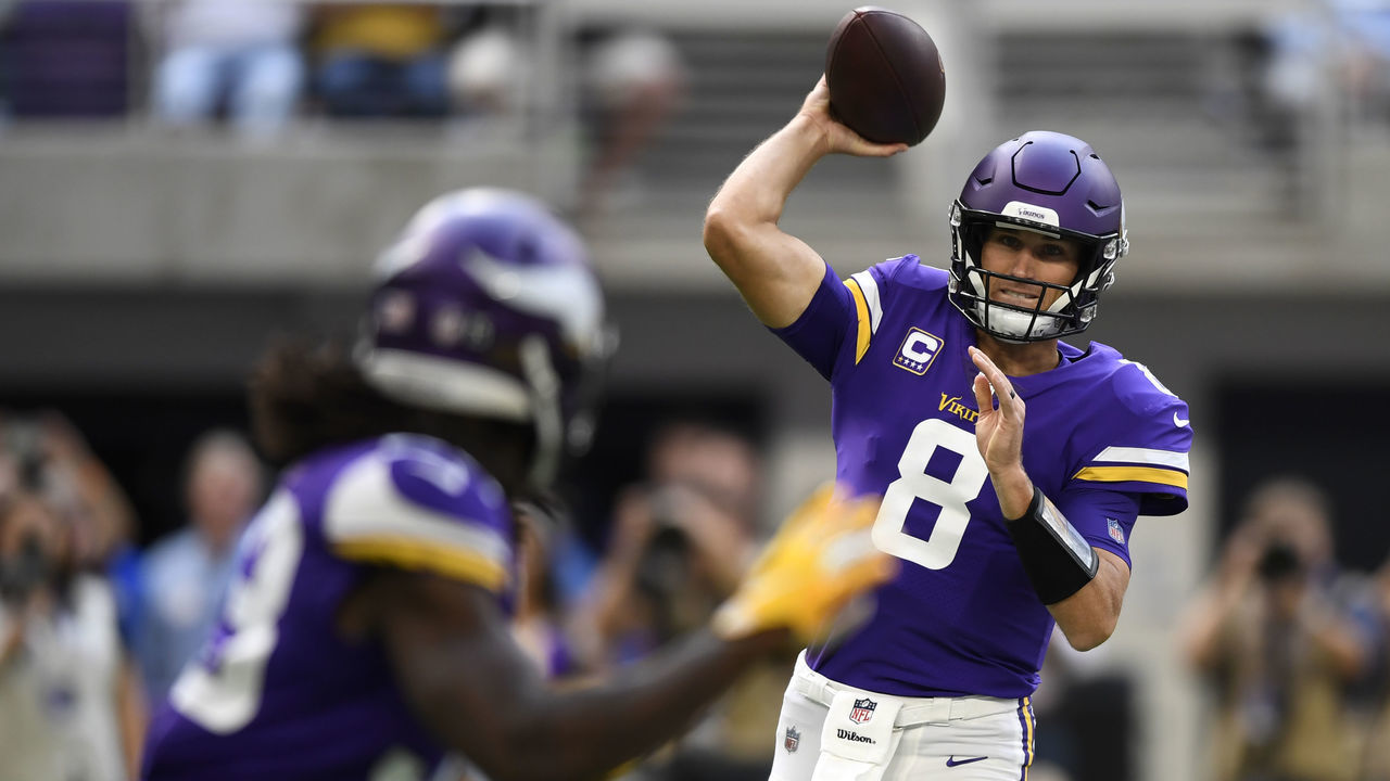 MINNEAPOLIS, MN - SEPTEMBER 09: Kirk Cousins #8 of the Minnesota Vikings passes the ball to Dalvin Cook #33 in the first quarter of the game against the San Francisco 49ers at U.S. Bank Stadium on September 9, 2018 in Minneapolis, Minnesota.