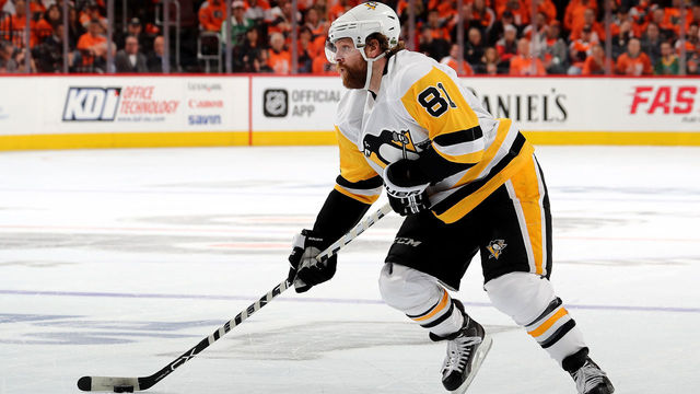 PHILADELPHIA, PA - APRIL 18: Phil Kessel #81 of the Pittsburgh Penguins looks for his shot in the first period against the Philadelphia Flyers in Game Four of the Eastern Conference First Round during the 2018 NHL Stanley Cup Playoffs at Wells Fargo Center on April 18, 2018 in Philadelphia, Pennsylvania.