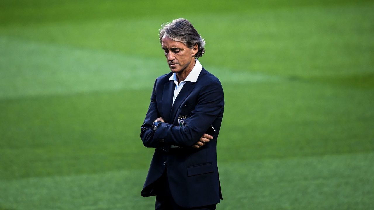 Italy's coach Roberto Mancini stands on the pitch during a walk around the Luz stadium on September 9, 2018 on the eve of the UEFA Nations League A group 3 football match between Portugal and Italy