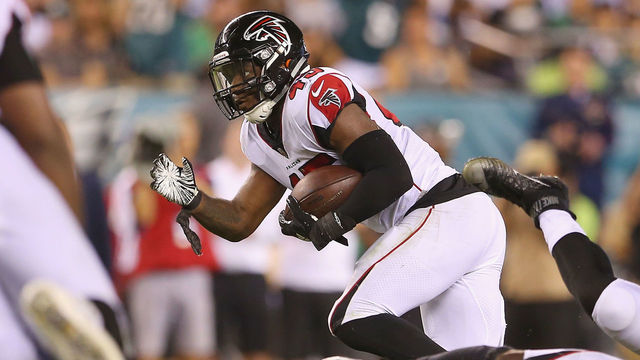 PHILADELPHIA, PA - SEPTEMBER 06: Deion Jones #45 of the Atlanta Falcons runs after intercepting a pass during the second half at Lincoln Financial Field on September 6, 2018 in Philadelphia, Pennsylvania.