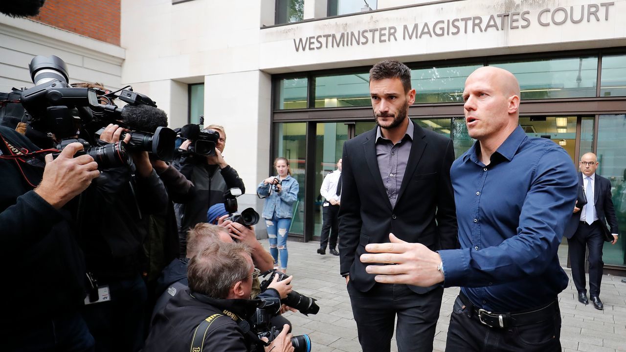 Tottenham Hotspur's French goalkeeper Hugo Lloris (2R) leaves after attending Westminster Magistrates Court in central London on September 12, 2018. - France's World Cup-winning goalkeeper Hugo Lloris avoided jail but received a 20-month driving ban and a £50,000 ($65,000) fine on Wednesday for drink-driving in central London.