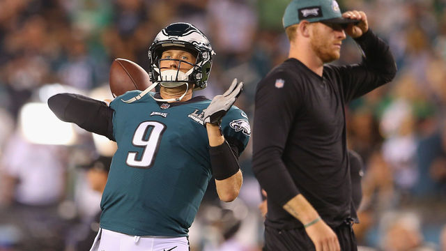 PHILADELPHIA, PA - SEPTEMBER 06: Nick Foles #9 of the Philadelphia Eagles warms up as Carson Wentz #11 looks on before the game against the Atlanta Falcons at Lincoln Financial Field on September 6, 2018 in Philadelphia, Pennsylvania.