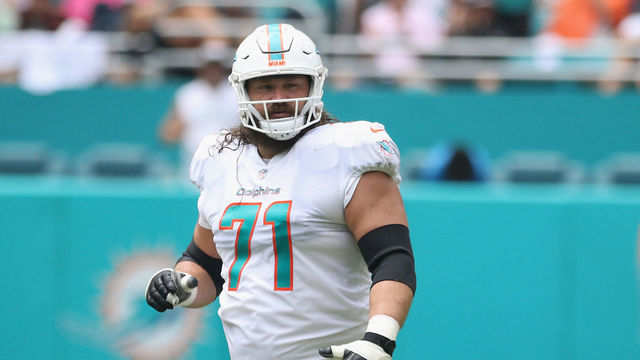 MIAMI, FL - SEPTEMBER 09: Offensive lineman Josh Sitton #71 of the Miami Dolphins runs against the Tennessee Titans at Hard Rock Stadium on September 9, 2018 in Miami, Florida. The Dolphins defeated the Titans 27-20 after two rain delays in the longest game in NFL history.