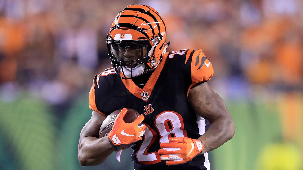 CINCINNATI, OH - SEPTEMBER 13: Joe Mixon #28 of the Cincinnati Bengals runs with the ball in the game against the Baltimore Ravens at Paul Brown Stadium on September 13, 2018 in Cincinnati, Ohio.