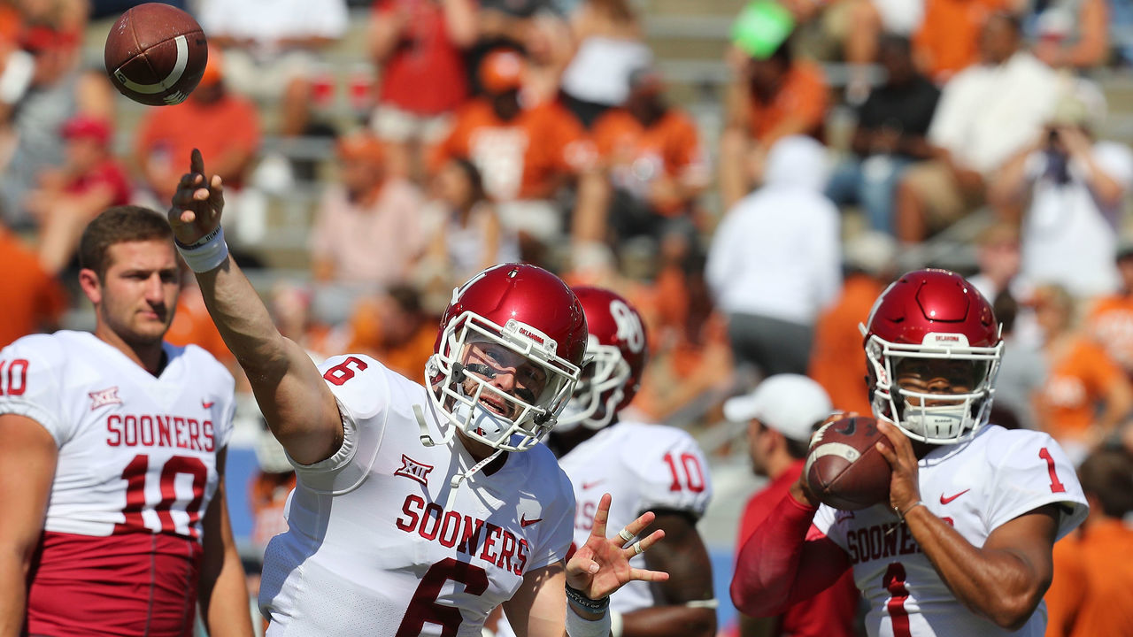 DALLAS, TX - OCTOBER 14: Baker Mayfield #6 of the Oklahoma Sooners and Kyler Murray #1 of the Oklahoma Sooners warm up before the game against the Texas Longhorns at Cotton Bowl on October 14, 2017 in Dallas, Texas.