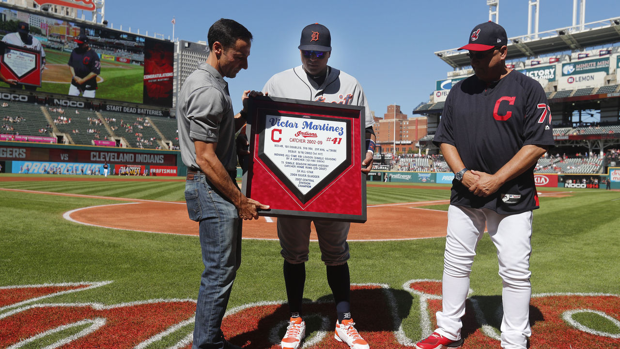 Cleveland Indians honor beloved Victor Martinez in pregame on