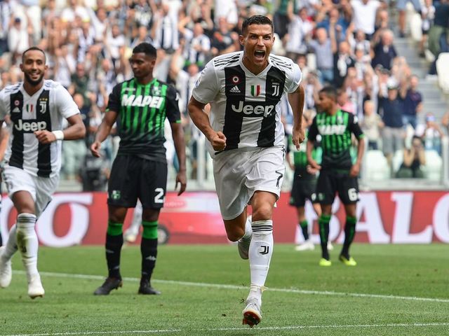 Ronaldo's 1st Juventus goals bring out the best (and worst) of Twitter |  theScore.com