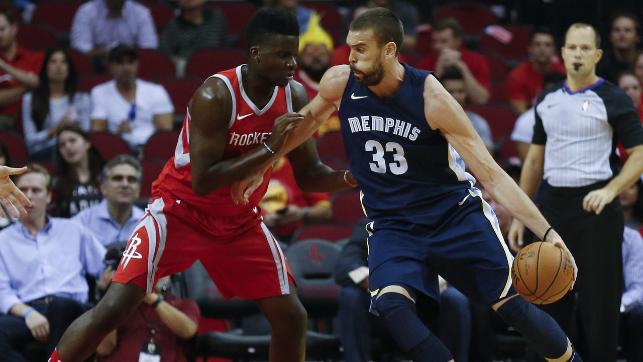 HOUSTON, TX - OCTOBER 23: Marc Gasol #33 of the Memphis Grizzlies drives on Clint Capela #15 of the Houston Rockets at Toyota Center on October 23, 2017 in Houston, Texas.