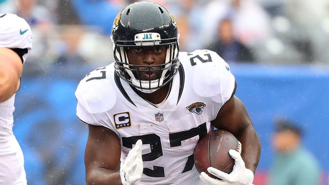 EAST RUTHERFORD, NJ - SEPTEMBER 09: Leonard Fournette #27 of the Jacksonville Jaguars runs with the ball in the first half against the New York Giants at MetLife Stadium on September 9, 2018 in East Rutherford, New Jersey.